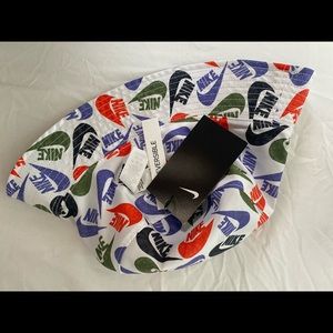 Reversible Nike bucket hat